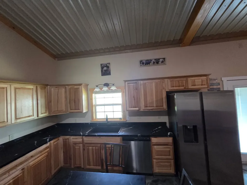 613-B N Access Road Tye TX 79603