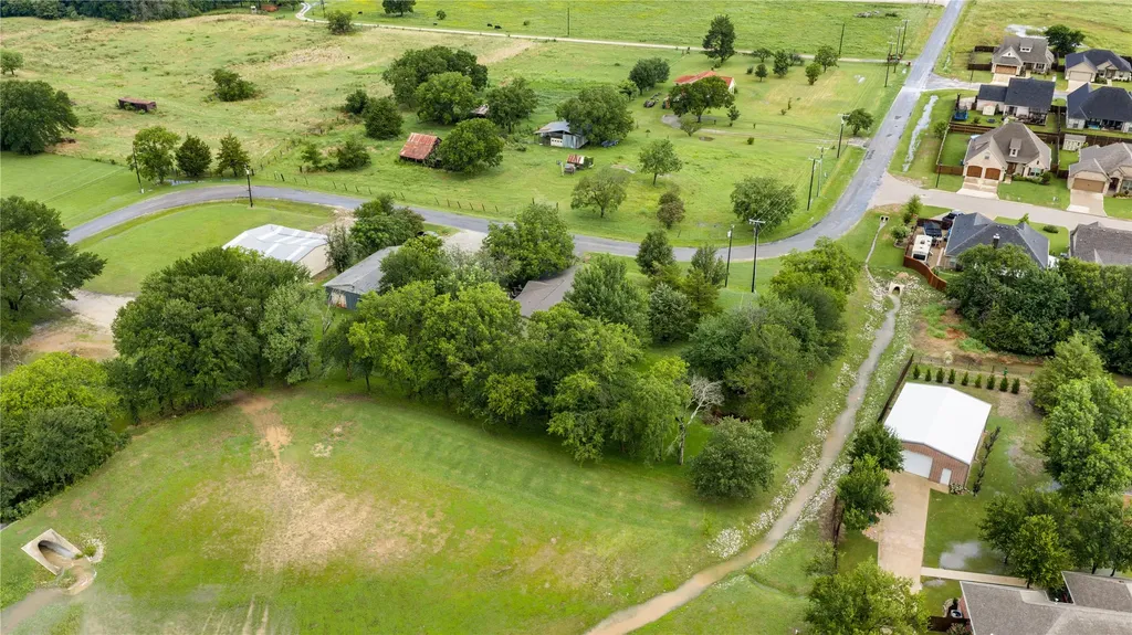 830 Pearce Drive Pottsboro TX 75076