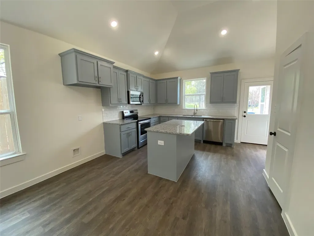 610 E Texas Street Denison TX 75021