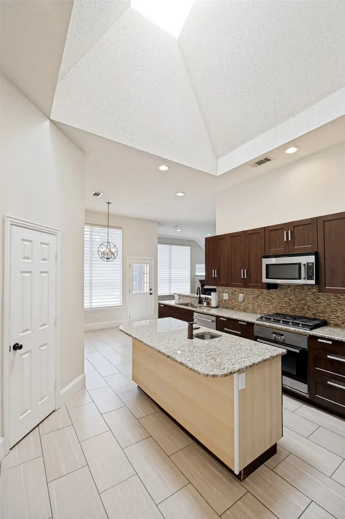 2100 Los Rios Boulevard Plano TX 75074