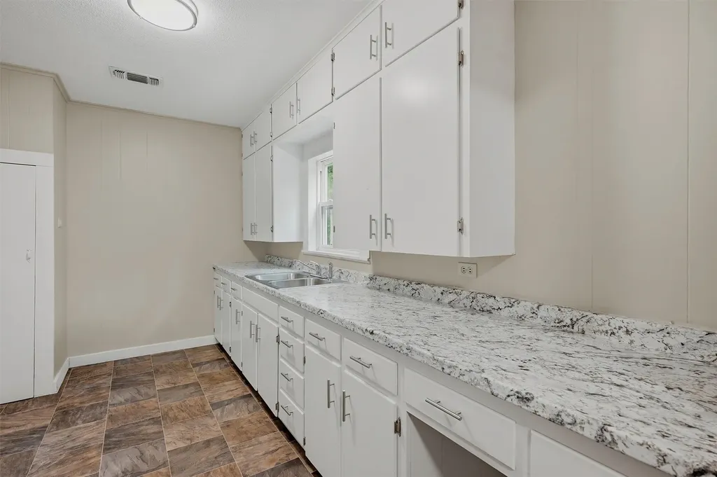 408 S Tone Avenue Denison TX 75020