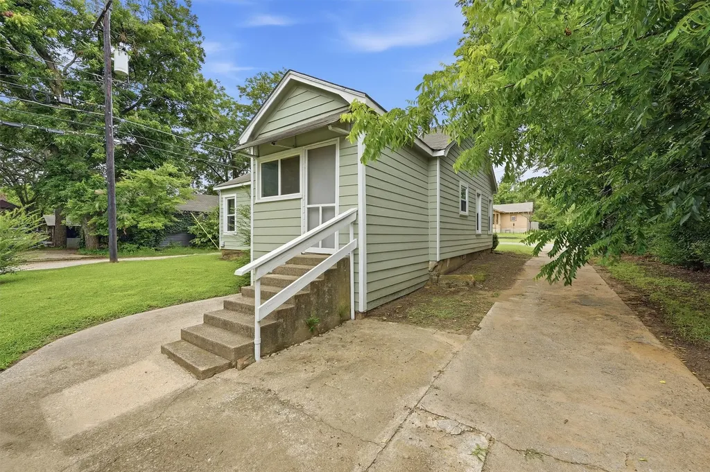 408 S Tone Avenue Denison TX 75020