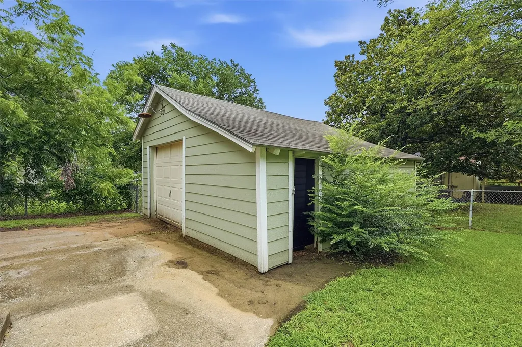 408 S Tone Avenue Denison TX 75020