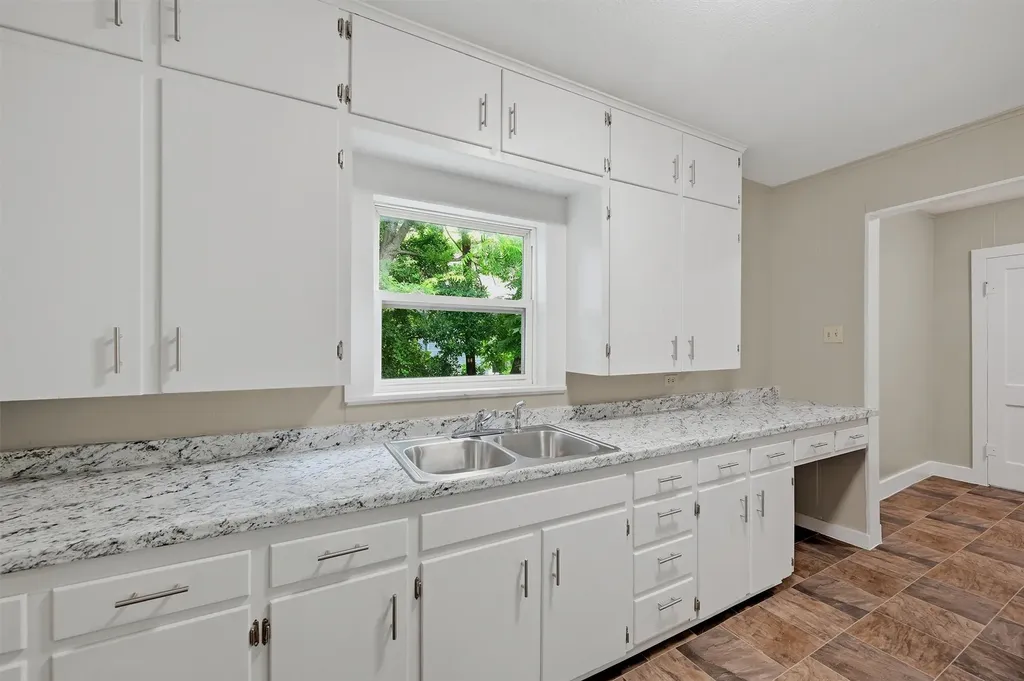 408 S Tone Avenue Denison TX 75020