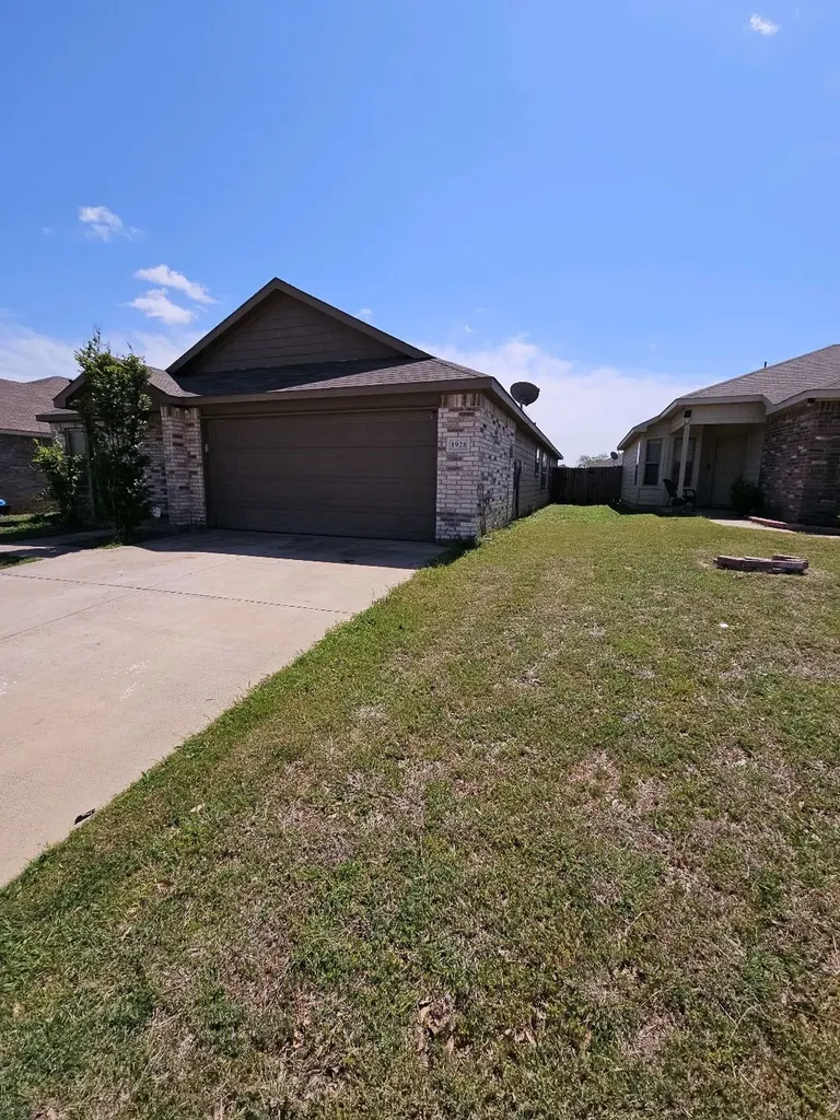 1928 Alanbrook Drive Fort Worth TX 76140