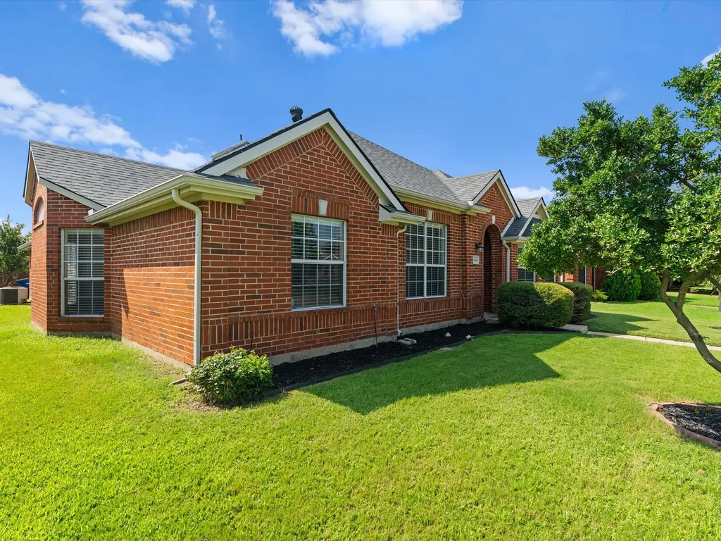 3860 Gillespie Drive Carrollton TX 75010