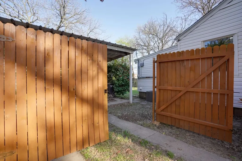 2509 Littlepage Street Fort Worth TX 76107