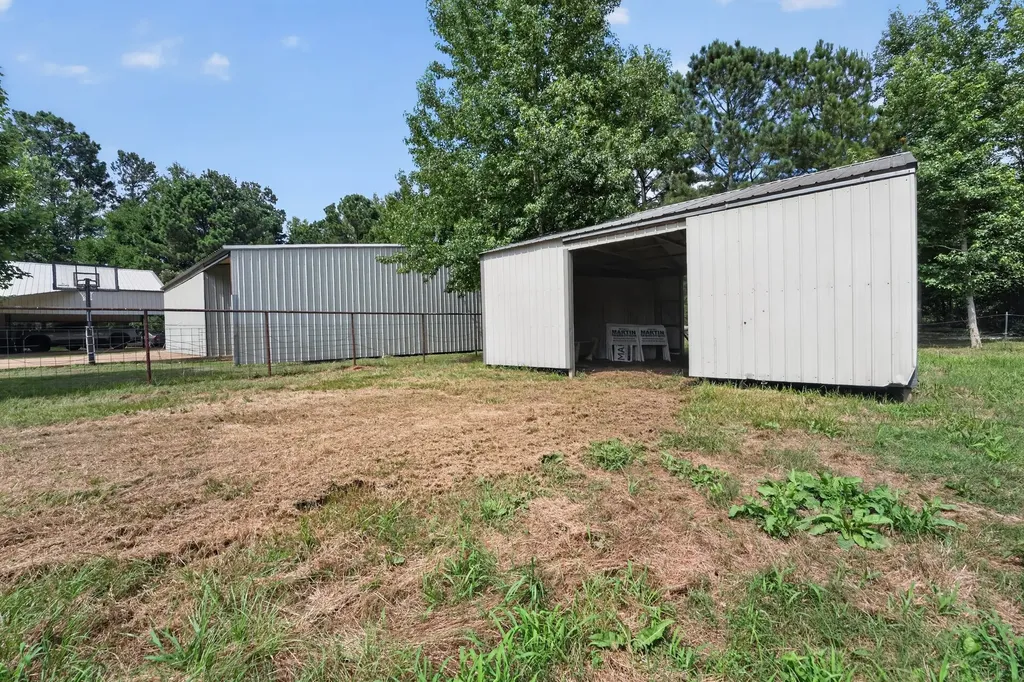 400,401 Third Street Queen City TX 75572