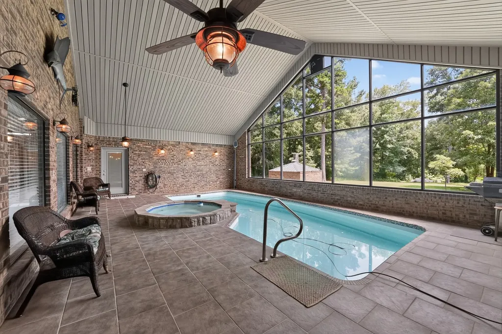 400,401 Third Street Queen City TX 75572