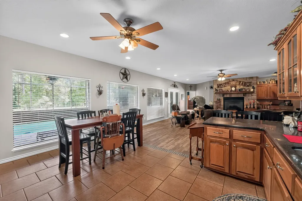 400,401 Third Street Queen City TX 75572