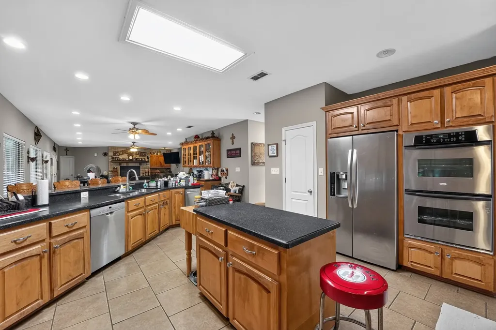 400,401 Third Street Queen City TX 75572