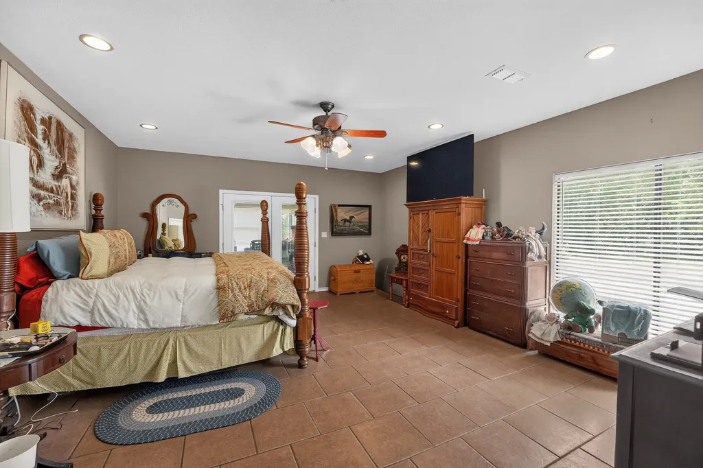 400,401 Third Street Queen City TX 75572