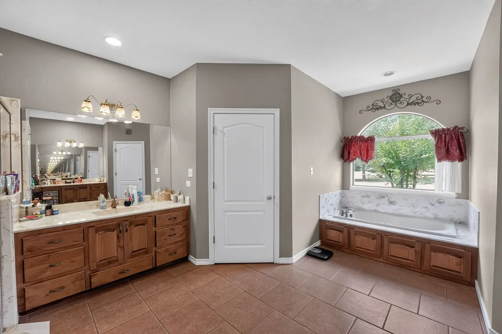 400,401 Third Street Queen City TX 75572