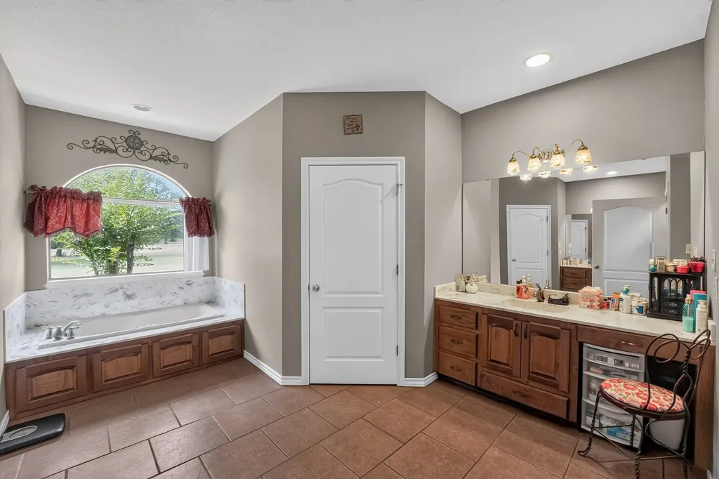 400,401 Third Street Queen City TX 75572