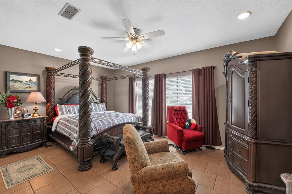 400,401 Third Street Queen City TX 75572