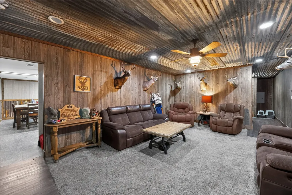 400,401 Third Street Queen City TX 75572