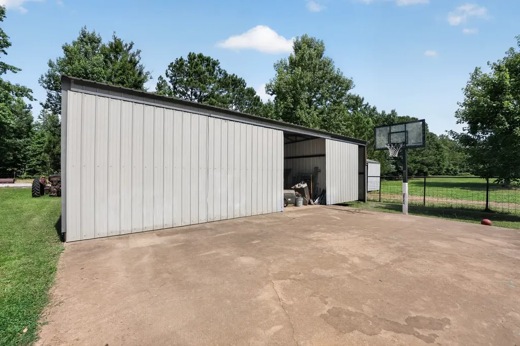 400,401 Third Street Queen City TX 75572