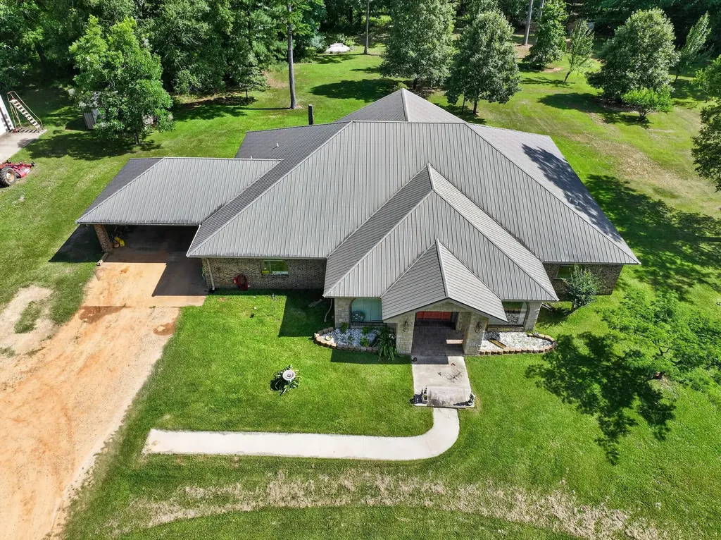 400,401 Third Street Queen City TX 75572