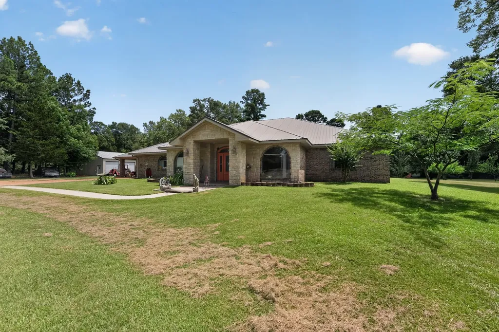 400,401 Third Street Queen City TX 75572