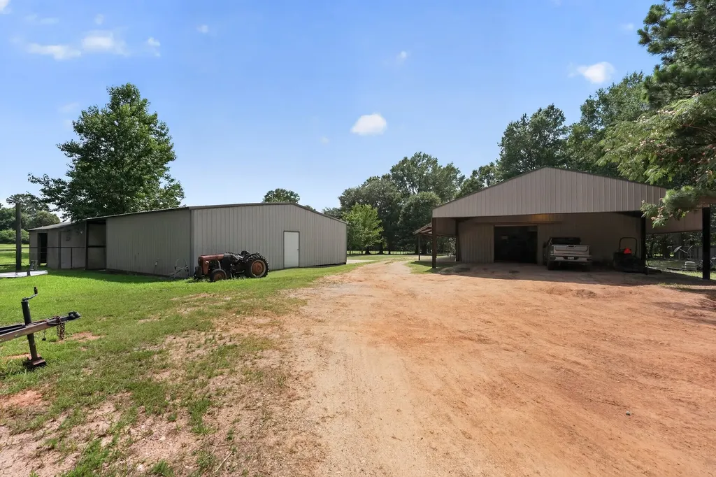 400,401 Third Street Queen City TX 75572