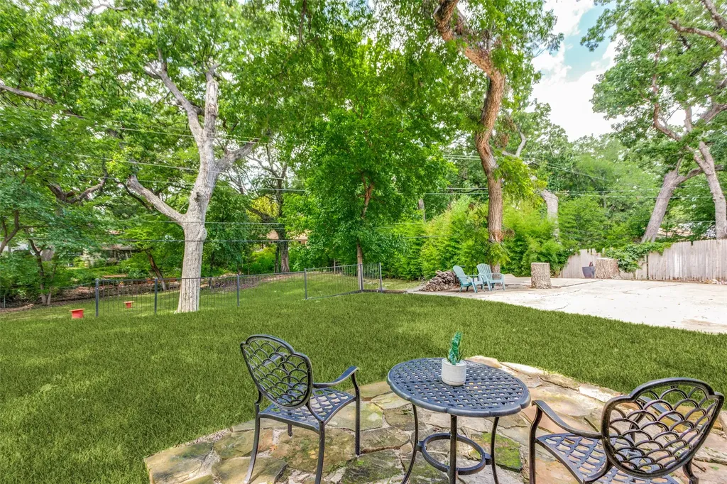 4316 Springbranch Drive Benbrook TX 76116