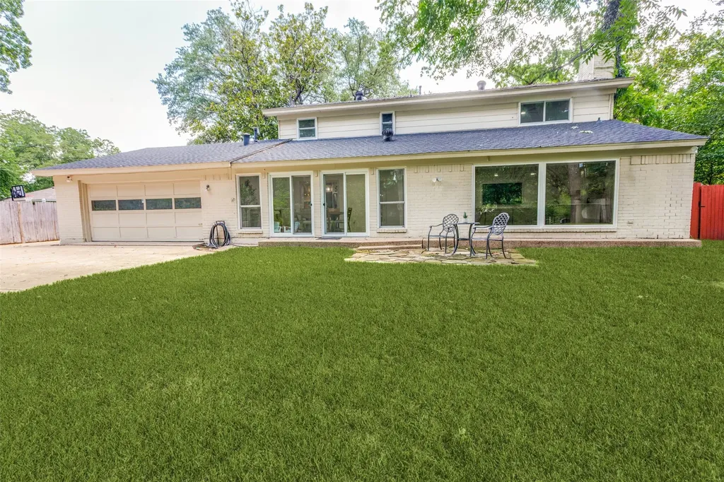 4316 Springbranch Drive Benbrook TX 76116