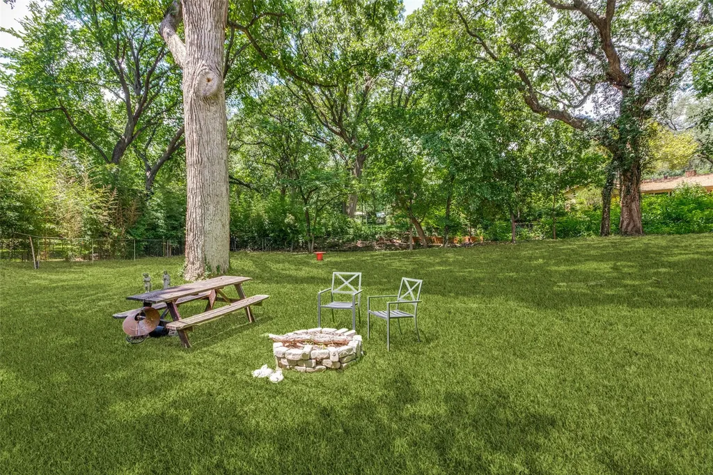 4316 Springbranch Drive Benbrook TX 76116
