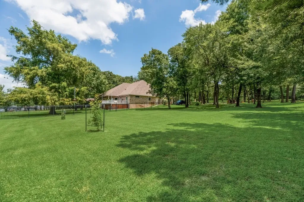 111 Bull Run Drive Streetman TX 75859