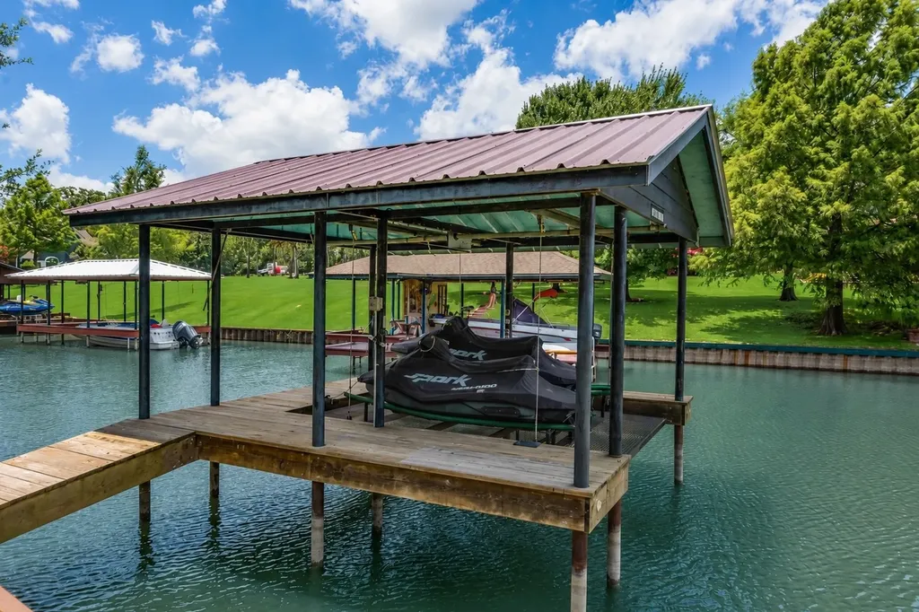 111 Bull Run Drive Streetman TX 75859