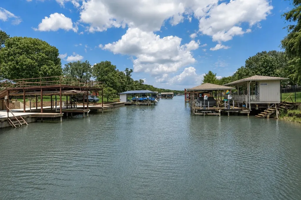 111 Bull Run Drive Streetman TX 75859
