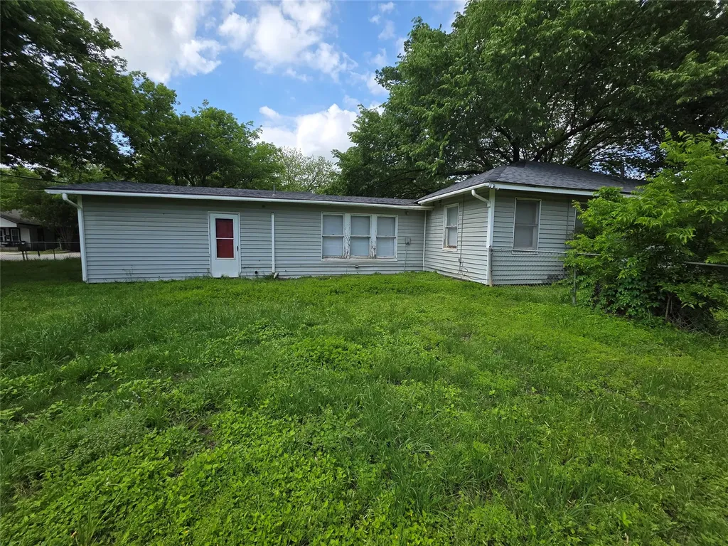1315 N Robinson Street Cleburne TX 76031