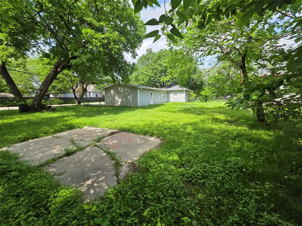 1315 N Robinson Street Cleburne TX 76031