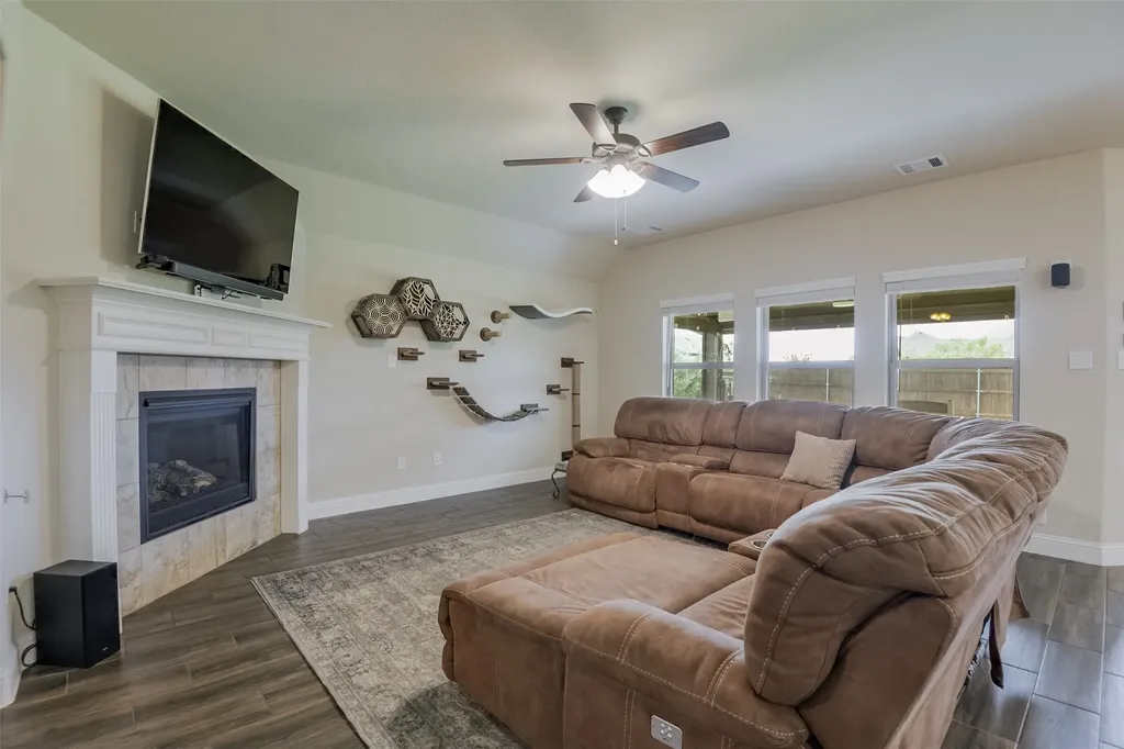 173 Hackney Street Waxahachie TX 75165