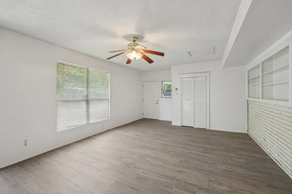 4720 South Drive W Fort Worth TX 76132