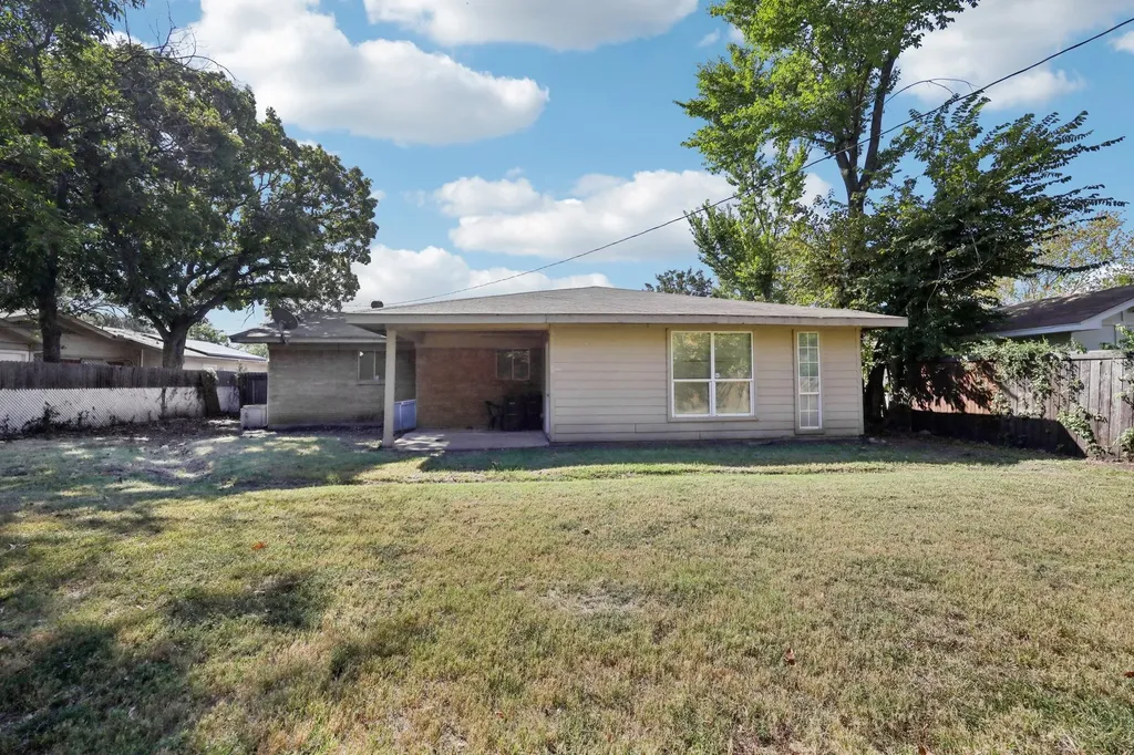 4720 South Drive W Fort Worth TX 76132