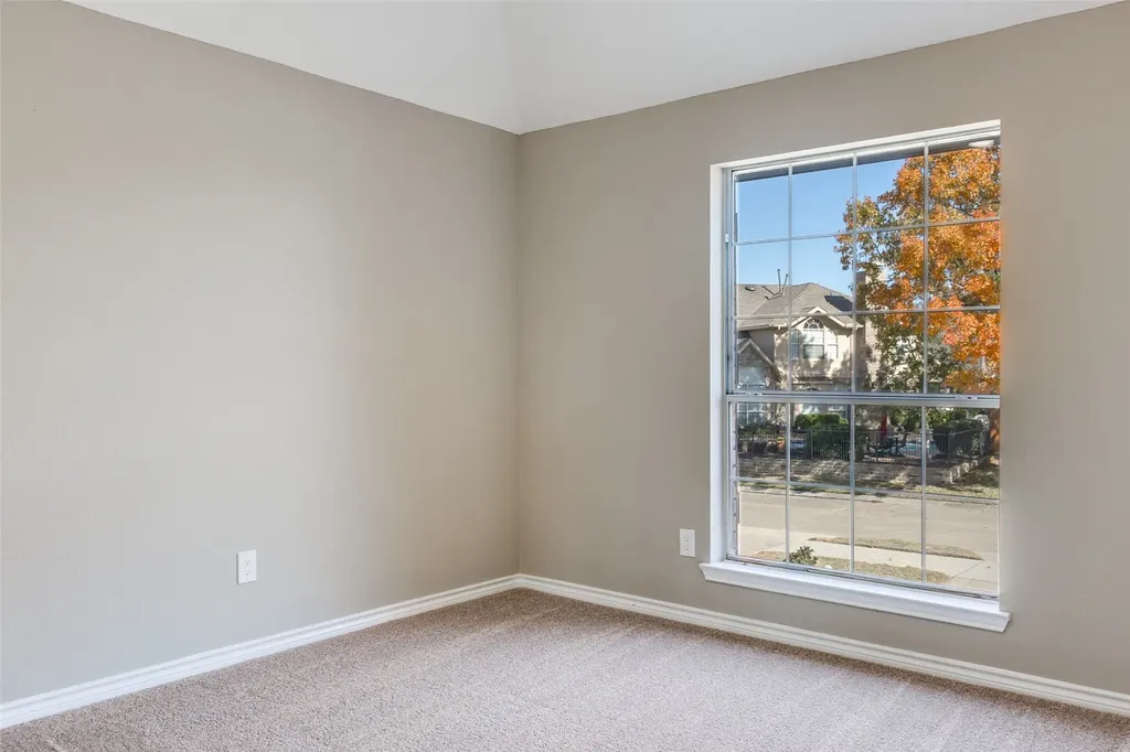 2822 Roundrock Mckinney TX 75072