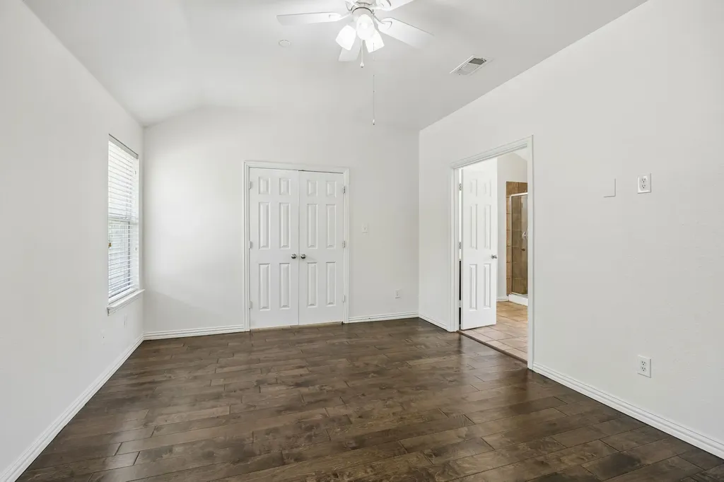 2113 Parkview Carrollton TX 75006