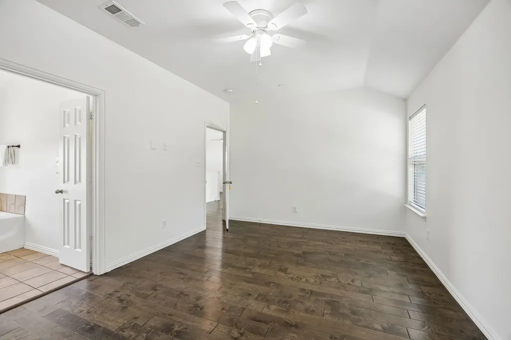 2113 Parkview Carrollton TX 75006