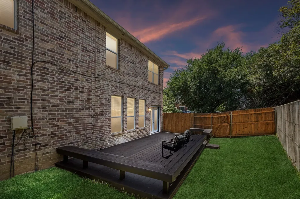 2113 Parkview Carrollton TX 75006