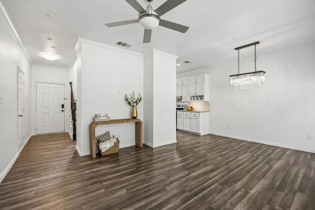 2113 Parkview Carrollton TX 75006
