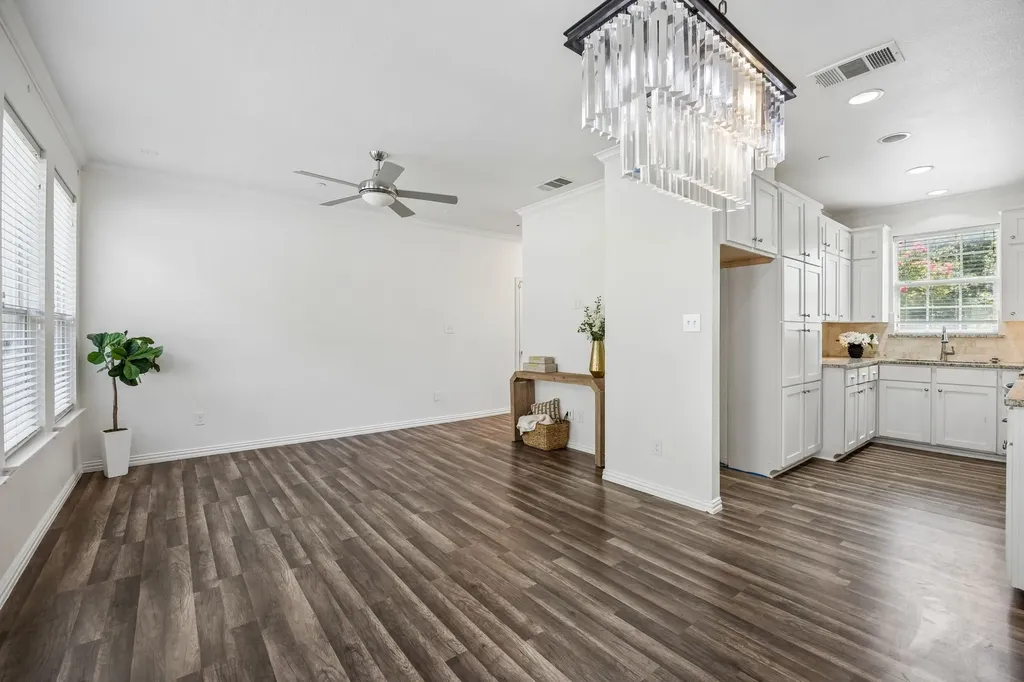 2113 Parkview Carrollton TX 75006