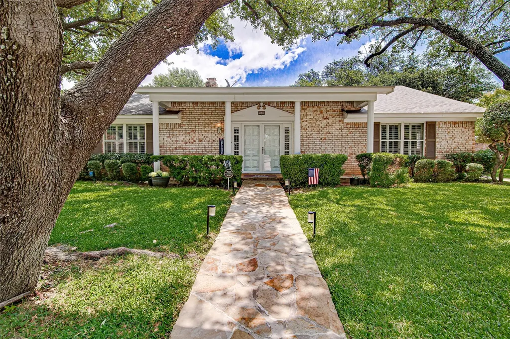 2900 Bedfordshire Bedford TX 76021