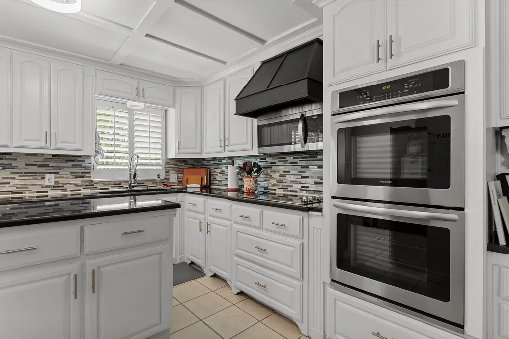 2900 Bedfordshire Bedford TX 76021