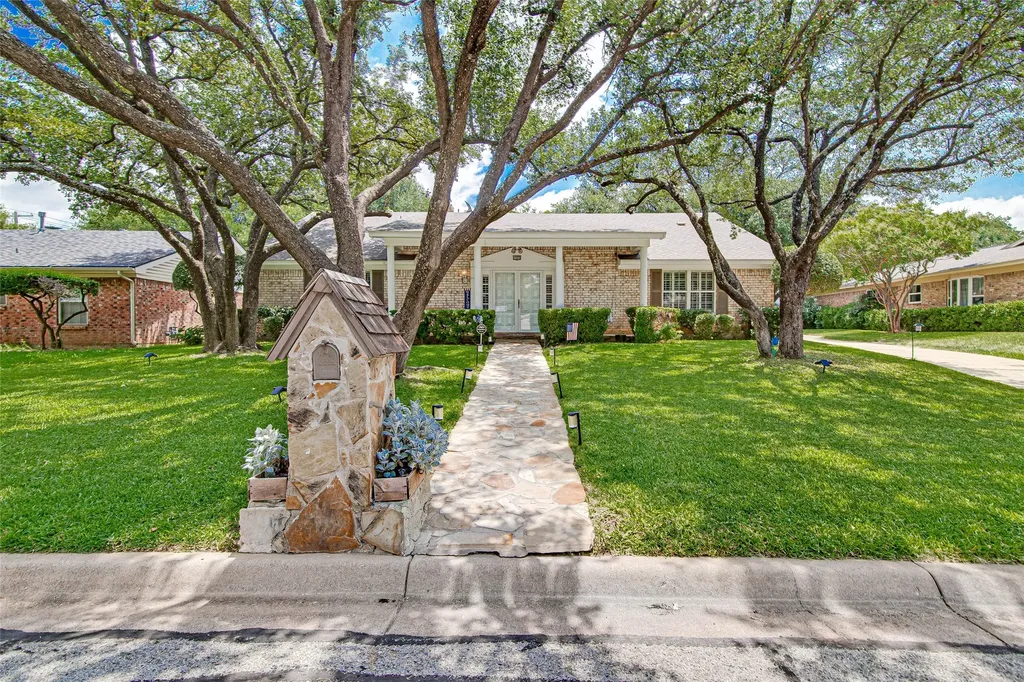 2900 Bedfordshire Bedford TX 76021