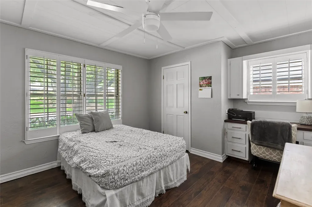 2900 Bedfordshire Bedford TX 76021