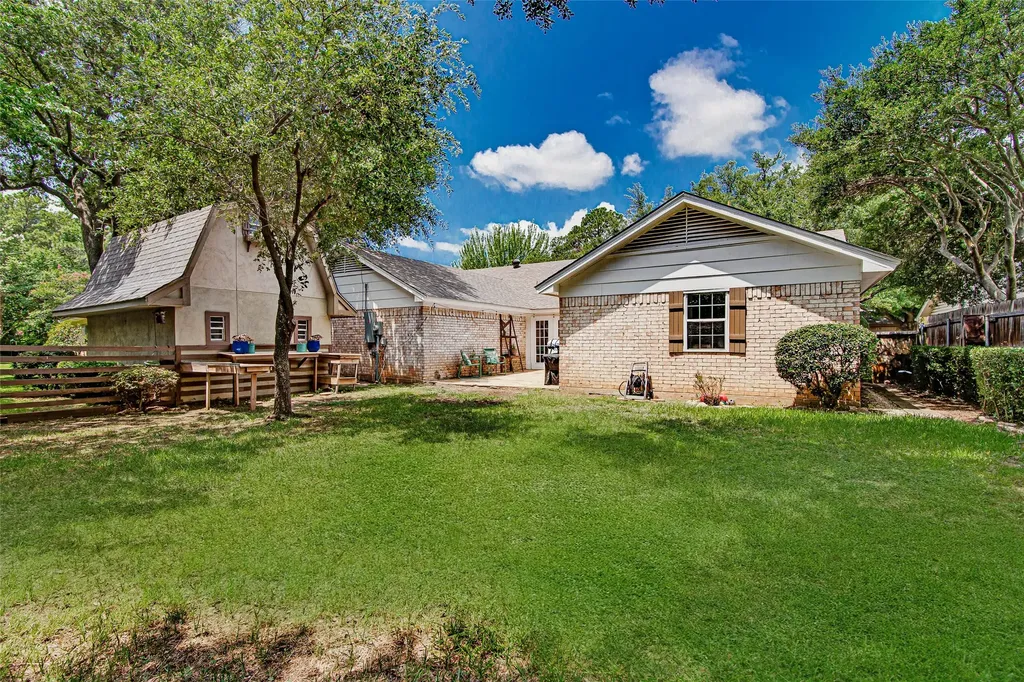 2900 Bedfordshire Bedford TX 76021