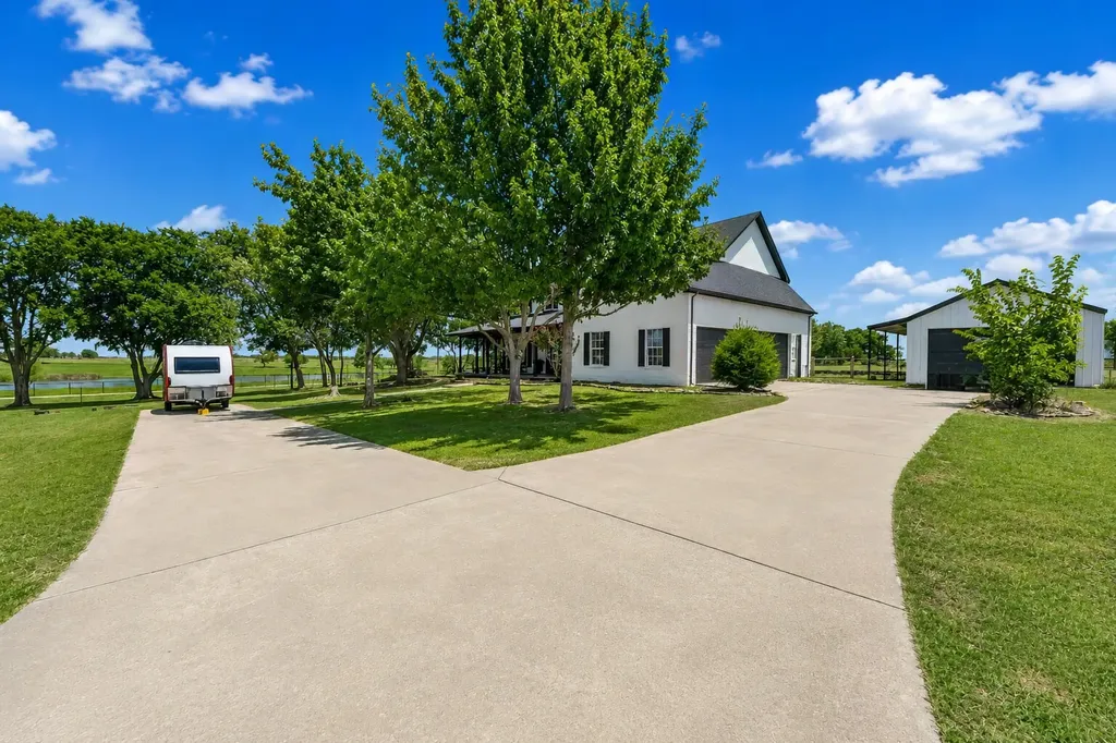 3817 Ganzer Road W Denton TX 76207