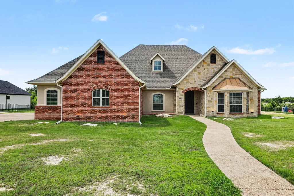 2016 Fox Bend Trace Gunter TX 75058