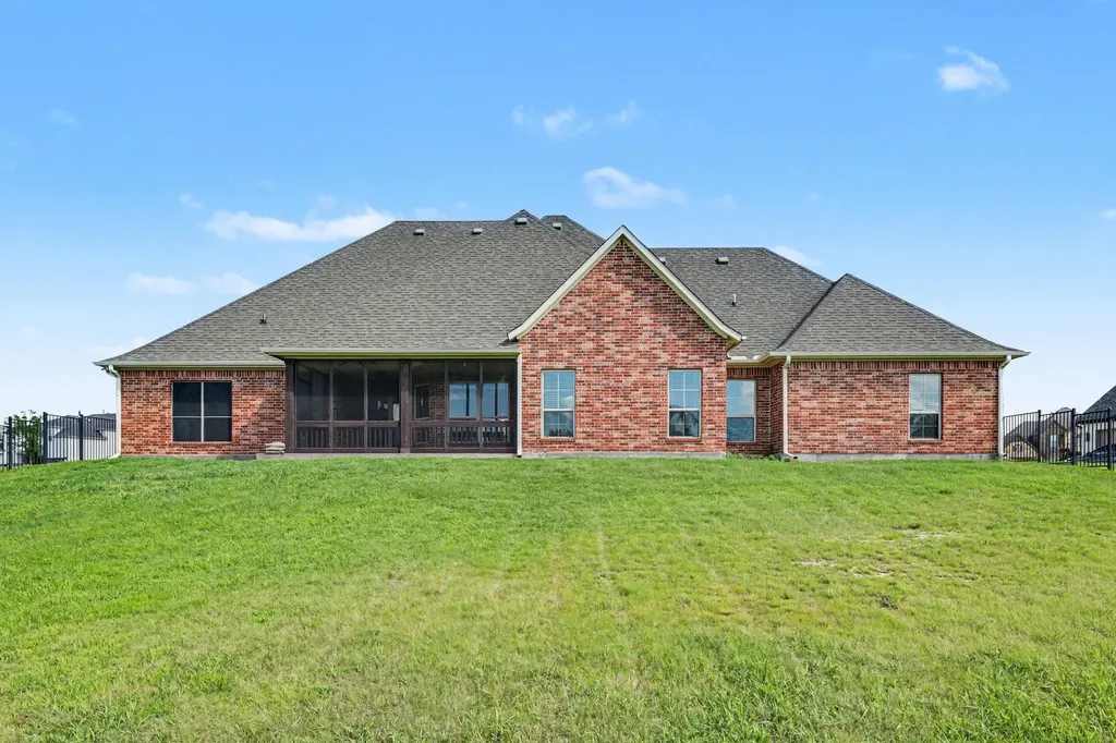 2016 Fox Bend Trace Gunter TX 75058