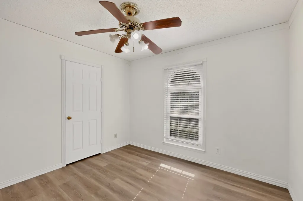 2041 Hemlock Drive Haltom City TX 76117